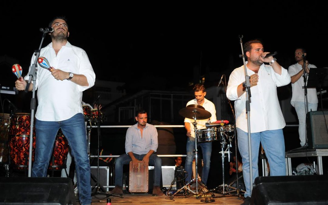 El Mirador de El Ensanche patrocina concierto Calle Botica en Punta Umbría